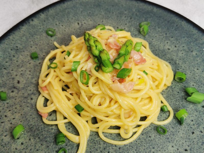 SPAGHETTI CARBONARA MIT SPARGEL